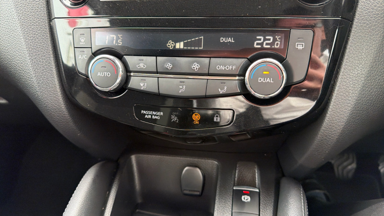 Nissan Qashqai 1.3 DiG-T Acenta Premium 5dr Petrol Hatchback